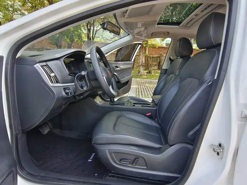 Roewe i6 Classic PLUS 1.6 L CVT 4 G Connected Glory Holographic