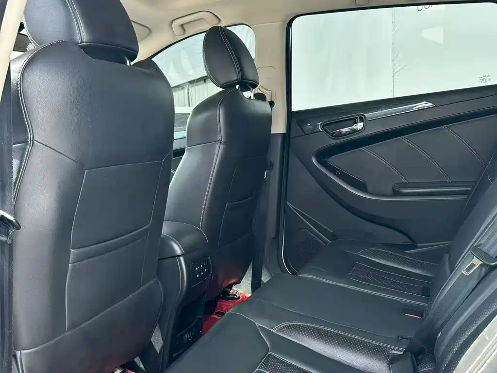 Fengguang 580 Facelift 1.5 T CVT Luxury