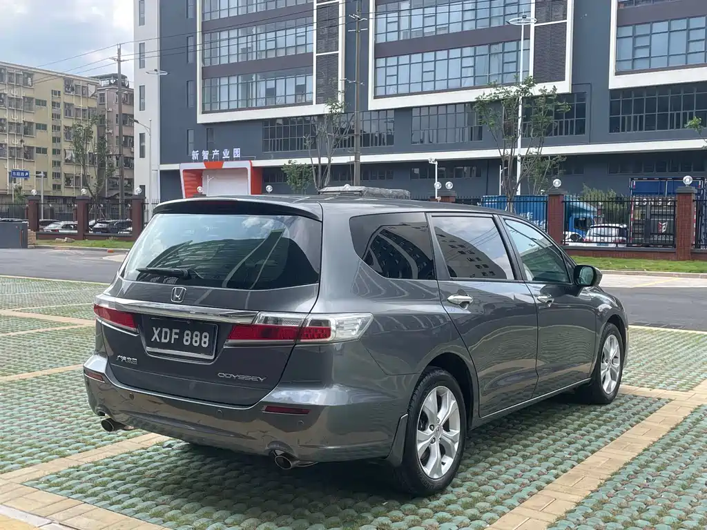 Odyssey 2.4 L Luxury