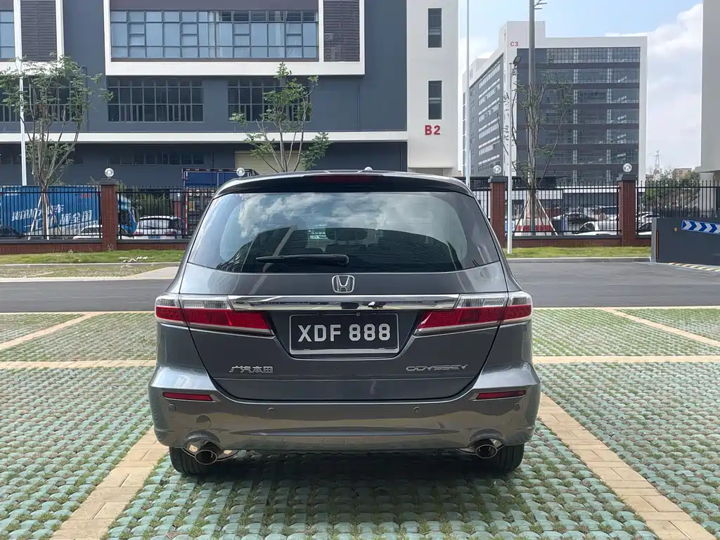 Odyssey 2.4 L Luxury