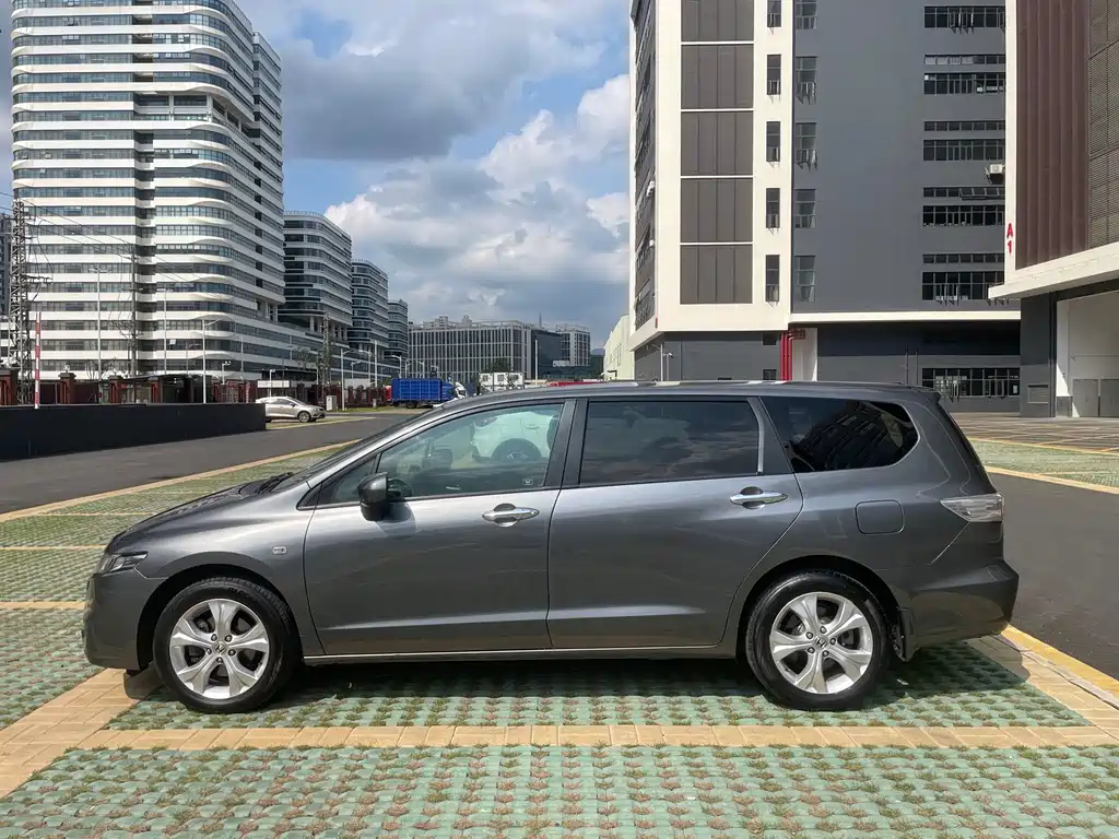 Odyssey 2.4 L Luxury