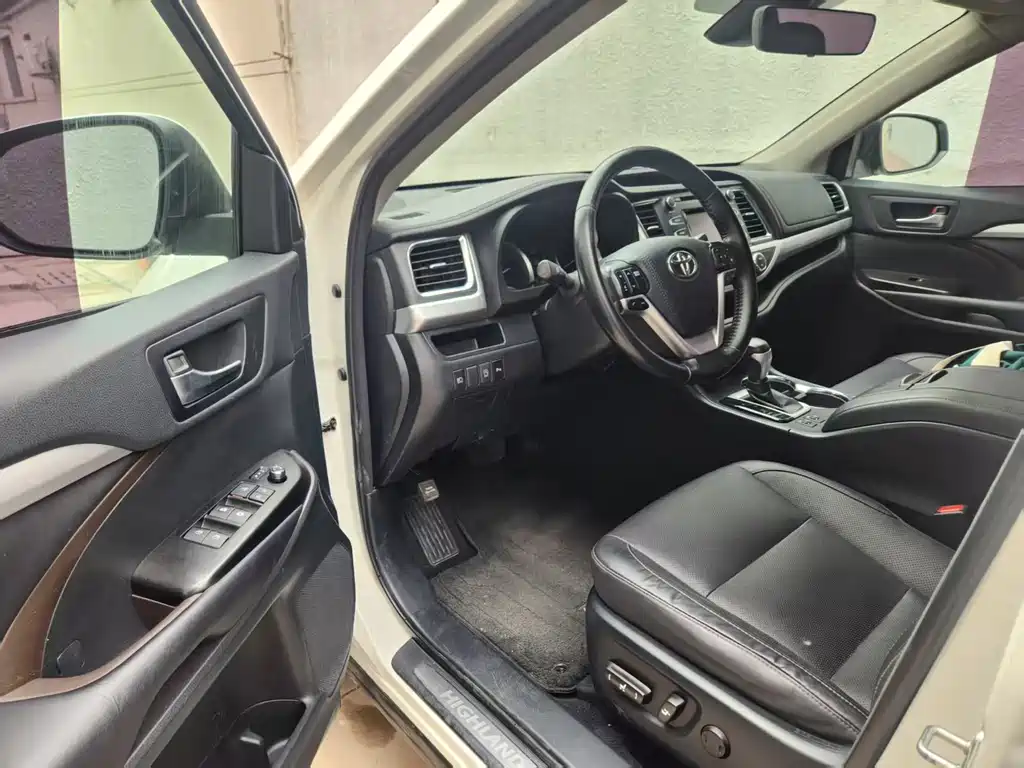 Highlander 2.0 T 4 WD Luxury 7-seat CN-V
