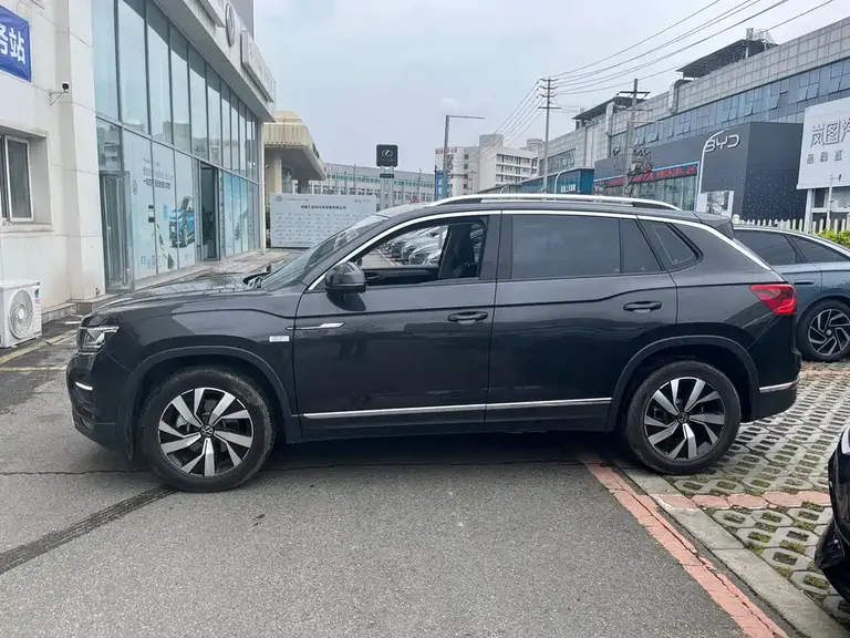 Volkswagen Tayron 330 TSI 2 WD Luxury Connected