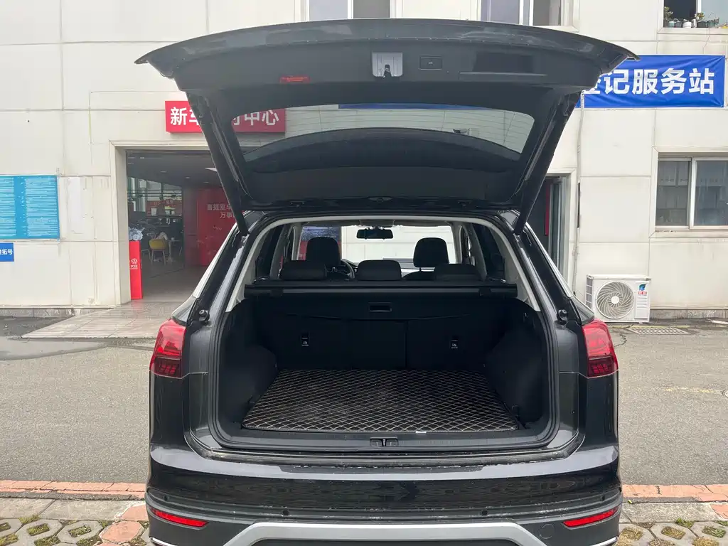 Tayron 330 TSI 2 WD Luxury Connected