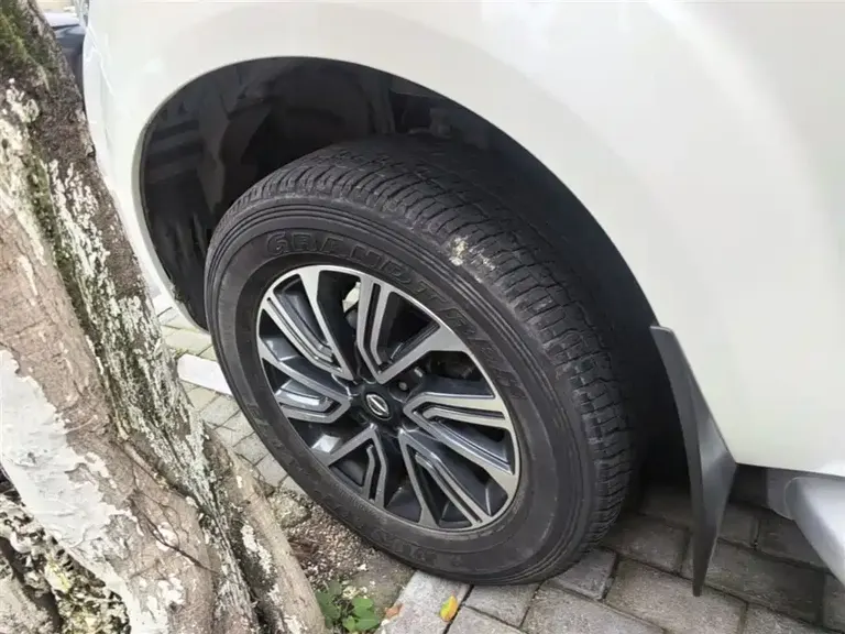 Nissan Terra 2.5 L XL Upper Auto 2 WD Luxury
