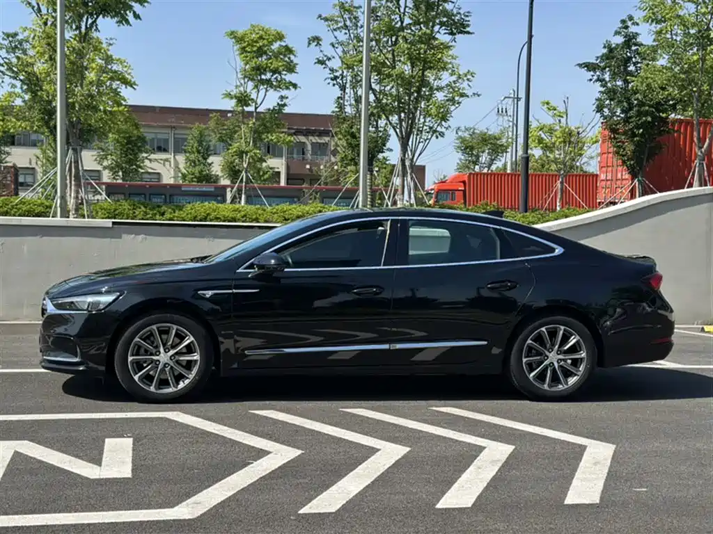 LaCrosse 652 T Luxury