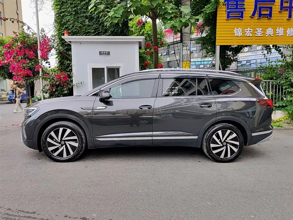 Talagon 380 TSI 4 WD Luxury Premium Realm Pro 6-seat