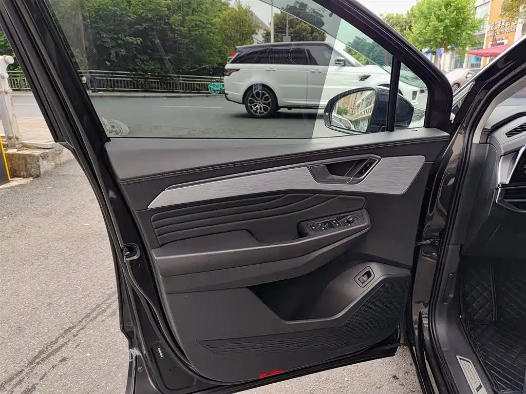 Talagon 380 TSI 4 WD Luxury Premium Realm Pro 6-seat