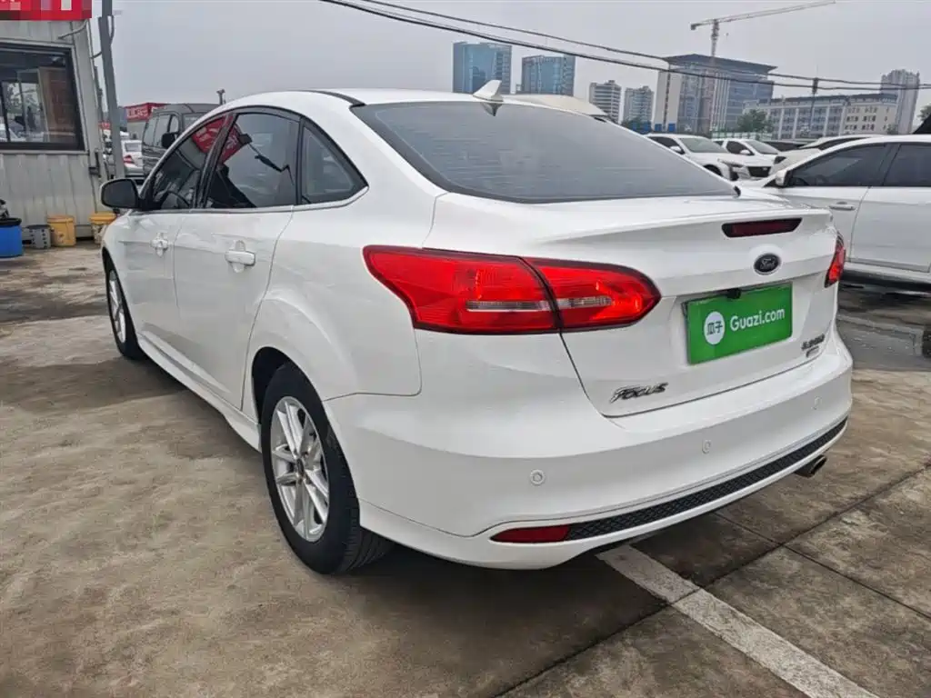 Focus Sedan EcoBoost 180 Auto Elite