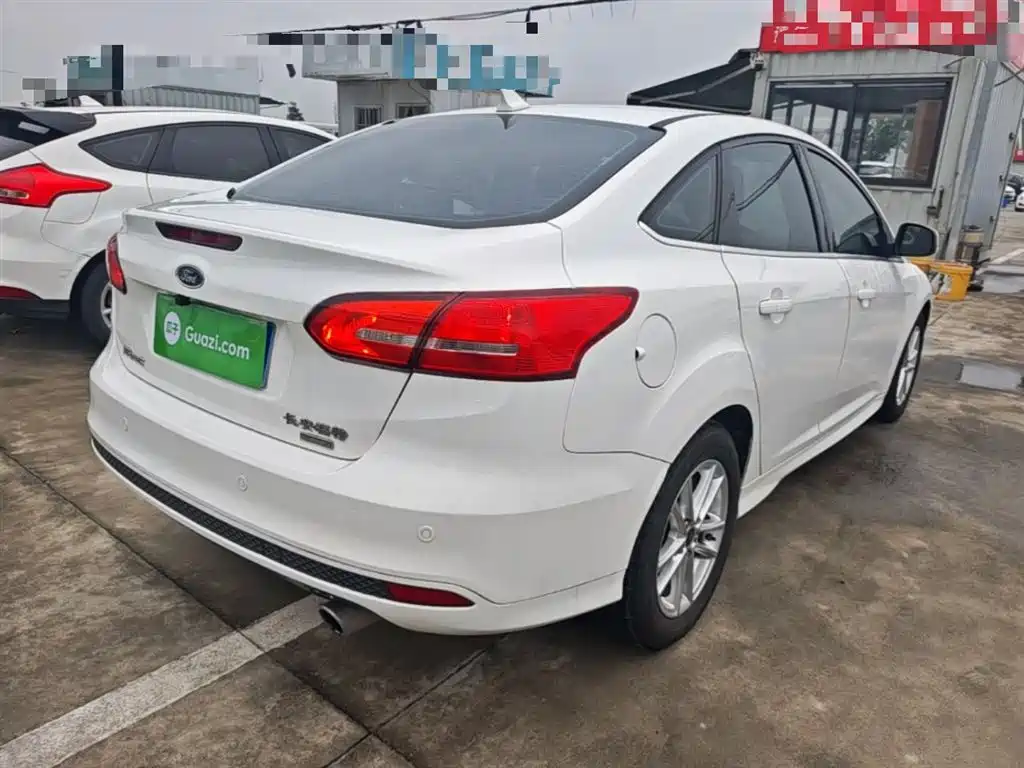 Focus Sedan EcoBoost 180 Auto Elite