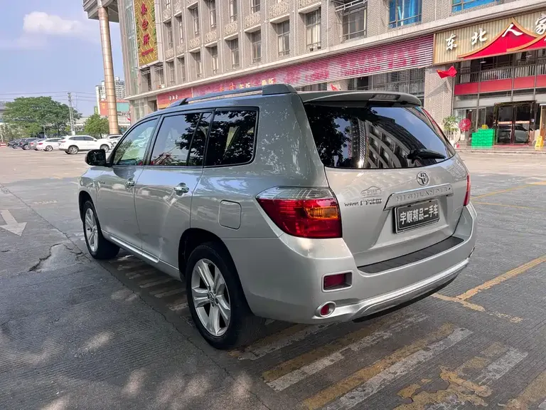Toyota Highlander 2.7 L 2 WD 7-seat Supreme