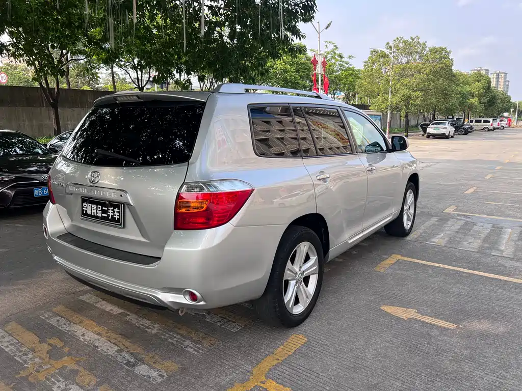 Highlander 2.7 L 2 WD 7-seat Supreme