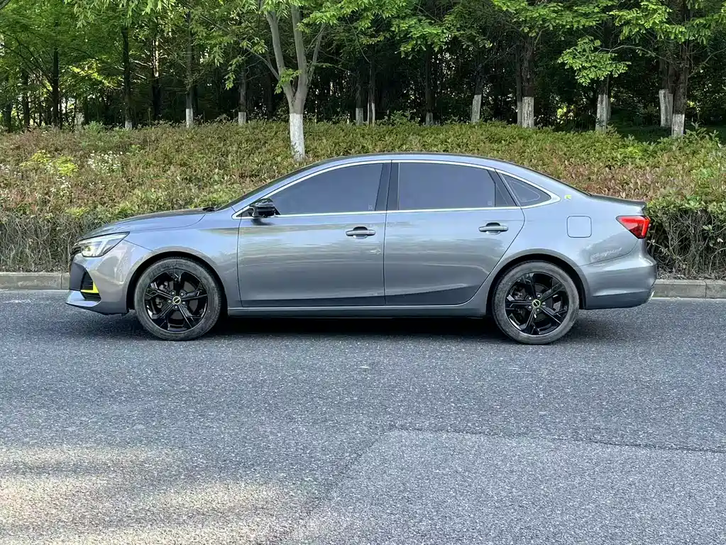 Roewe i6 MAX 荣威i6 MAX 2020款 300 TGI 自动爽酷智驾版
