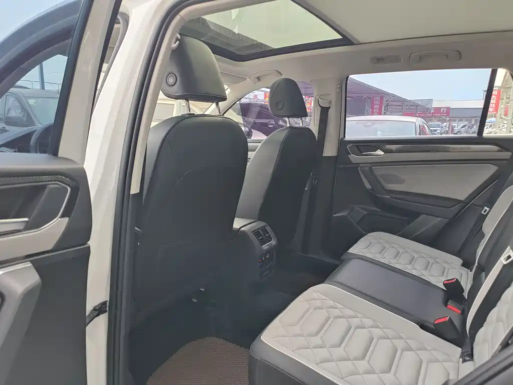 Tayron 330 TSI 2 WD Luxury Plus Advanced