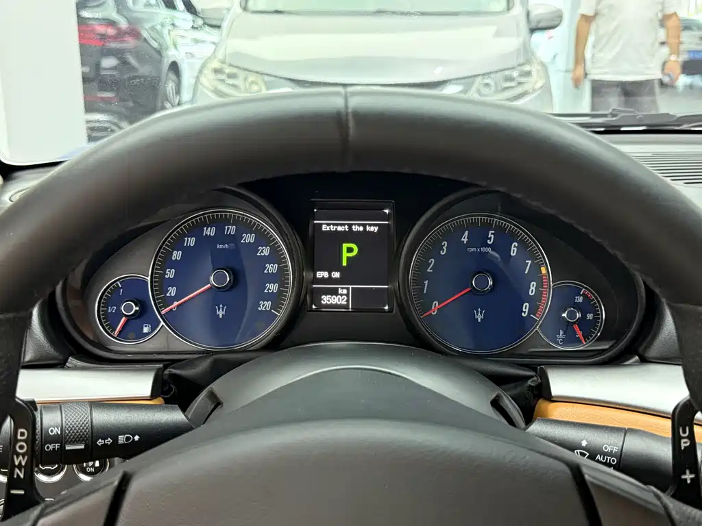 GranTurismo 4.2 L Standard
