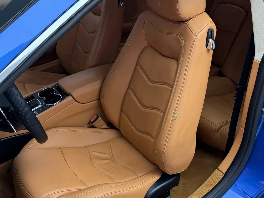 GranTurismo 4.2 L Standard