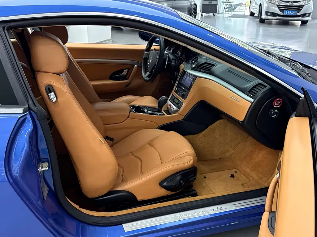 GranTurismo 4.2 L Standard