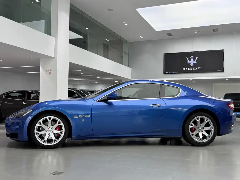GranTurismo 4.2 L Standard