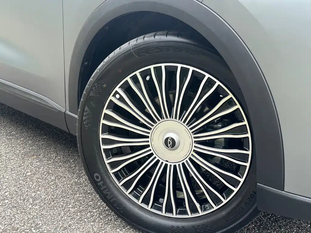 Tiggo 8 L 2.0 T 2 WD Distinguished 5-seat