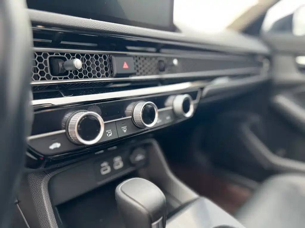 Integra 240 TURBO CVT Luxury