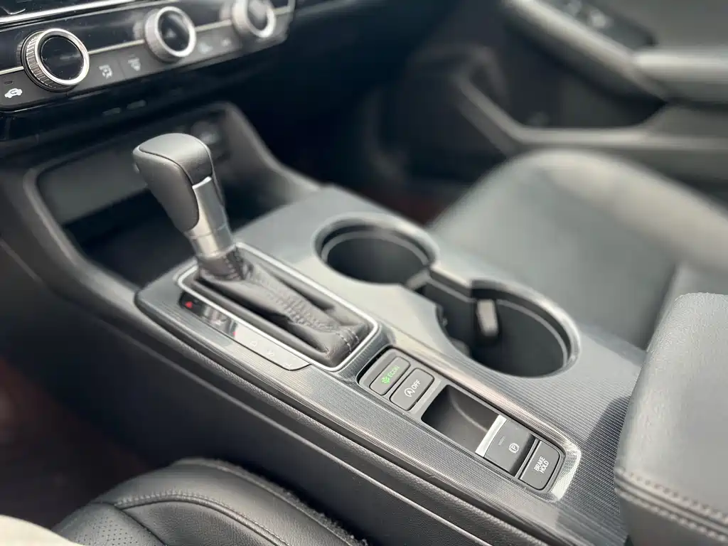 Integra 240 TURBO CVT Luxury