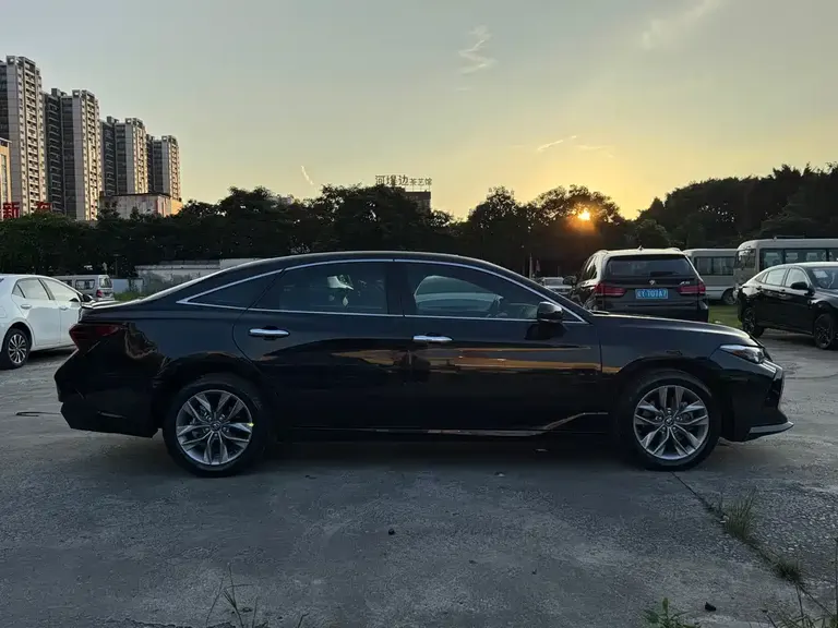 Toyota Avalon 2.5 L Luxury