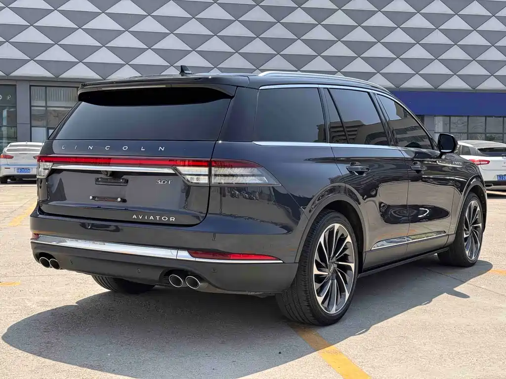 Aviator 3.0 T V6 4 WD Executive