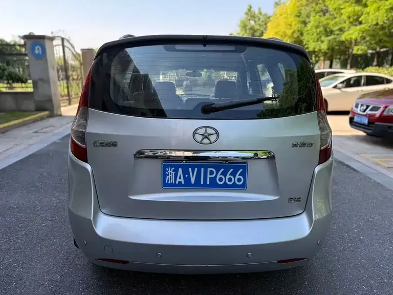 JAC Refine M2 瑞风M2 2011款 1.8 L MT优雅型5座