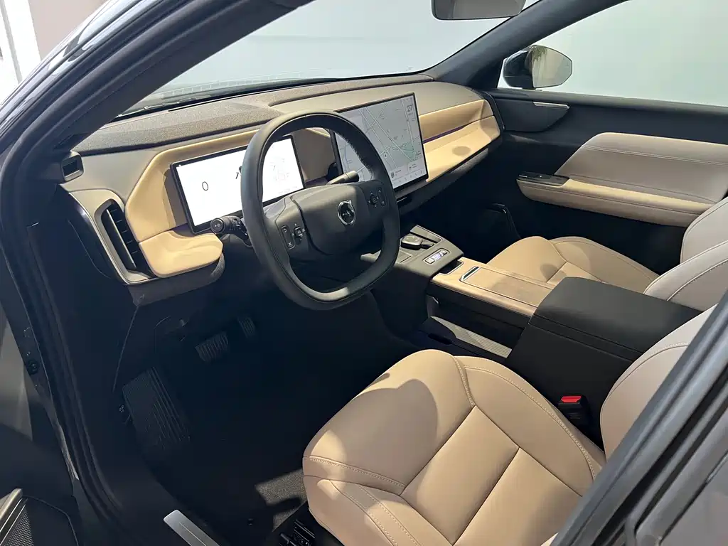 Volvo XC70 PHEV 沃尔沃XC70插电式混动 2026款 四驱超长续航Core