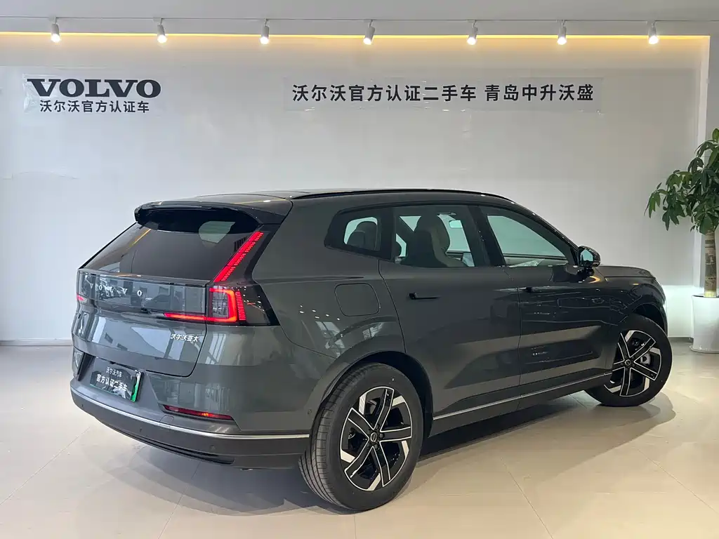 Volvo XC70 PHEV 沃尔沃XC70插电式混动 2026款 四驱超长续航Core