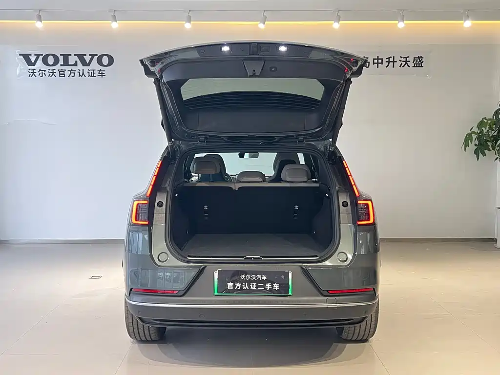 Volvo XC70 PHEV 沃尔沃XC70插电式混动 2026款 四驱超长续航Core