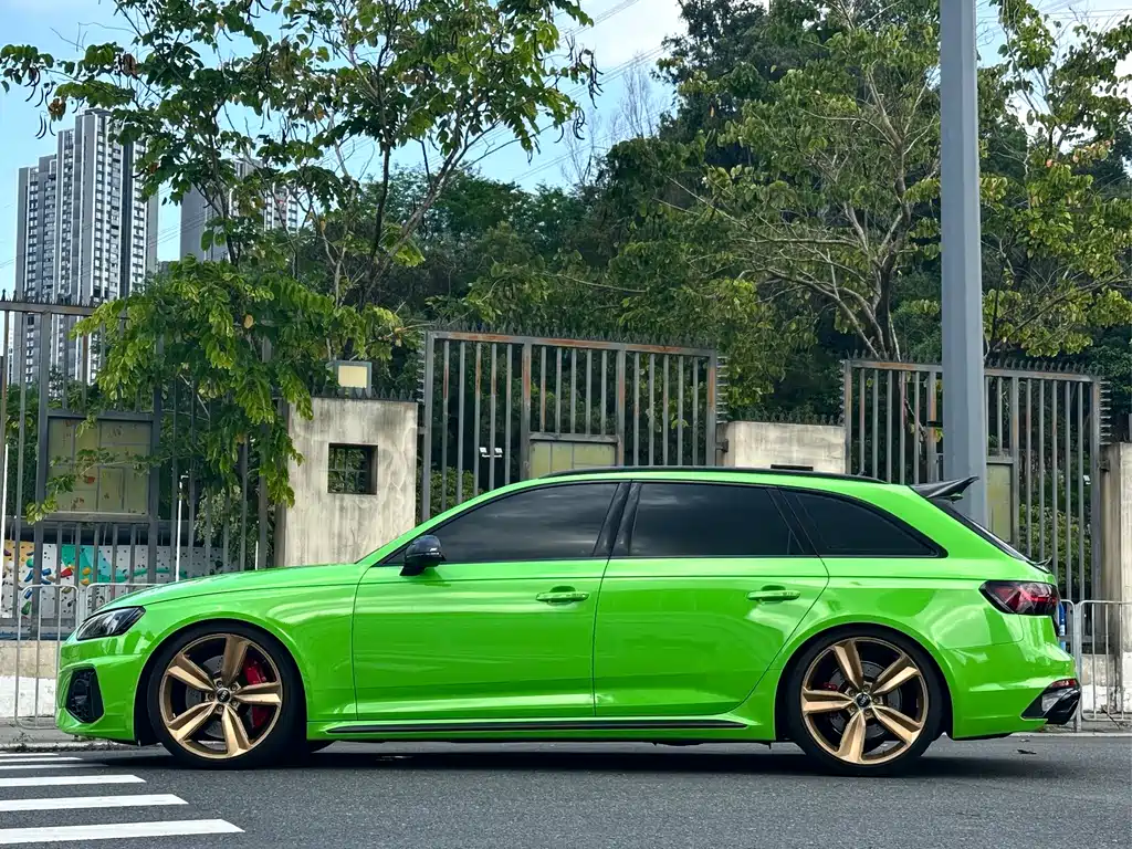 Audi RS 4 奥迪RS 4 2023款 RS4 Avant 暗金版
