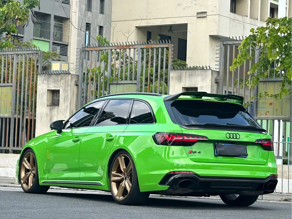 Audi RS 4 奥迪RS 4 2023款 RS4 Avant 暗金版