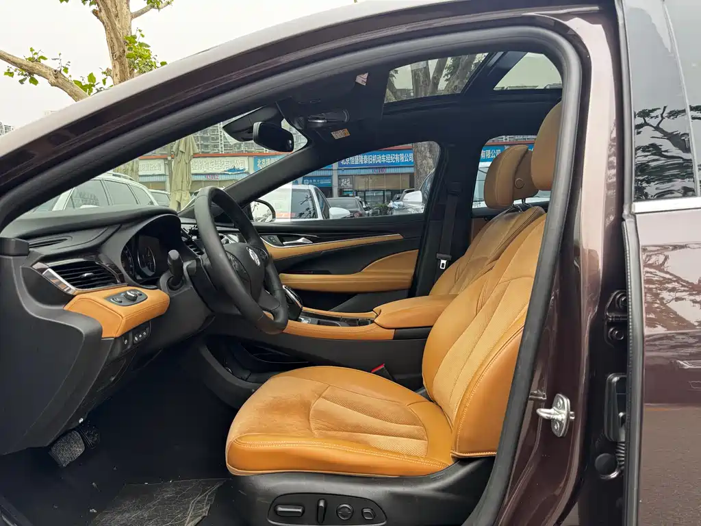 LaCrosse 28 T Luxury