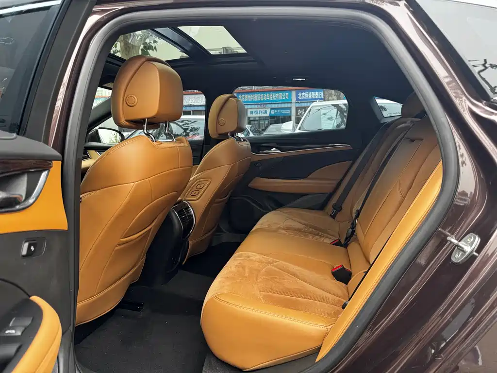 LaCrosse 28 T Luxury
