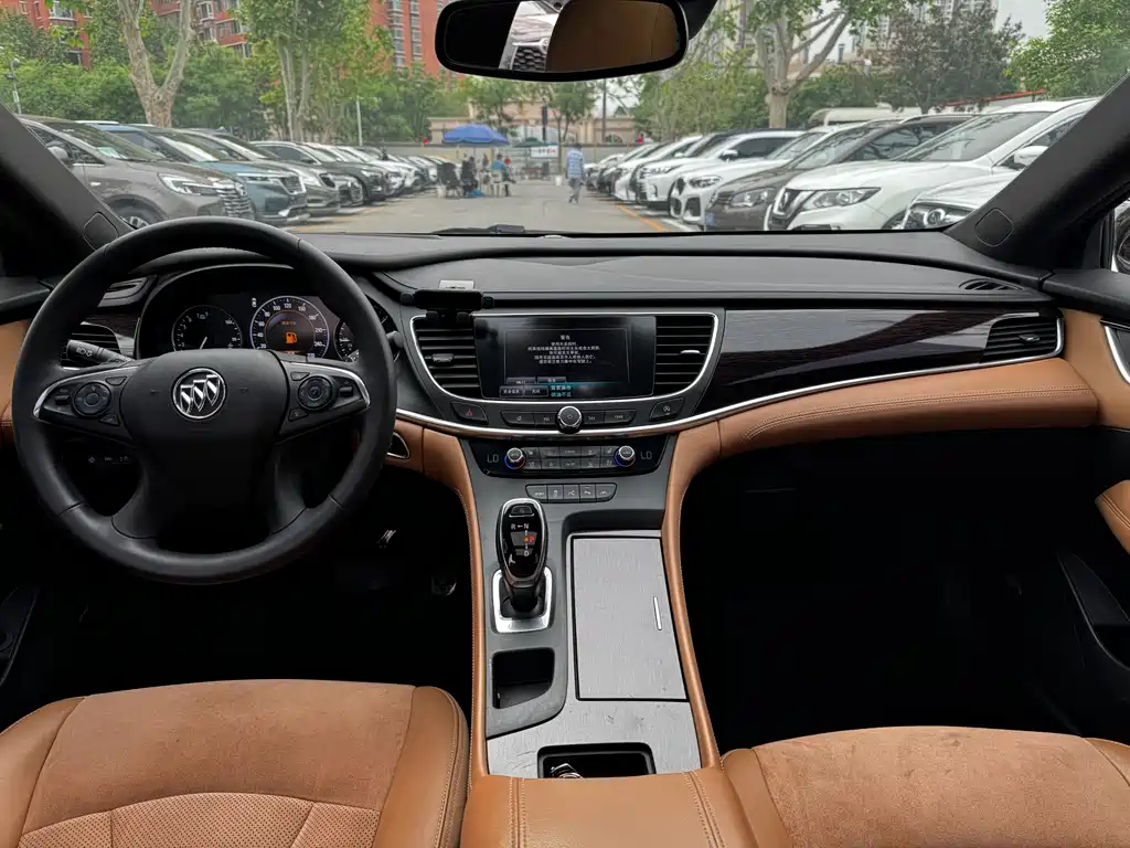 LaCrosse 28 T Luxury
