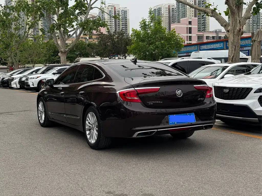 LaCrosse 28 T Luxury