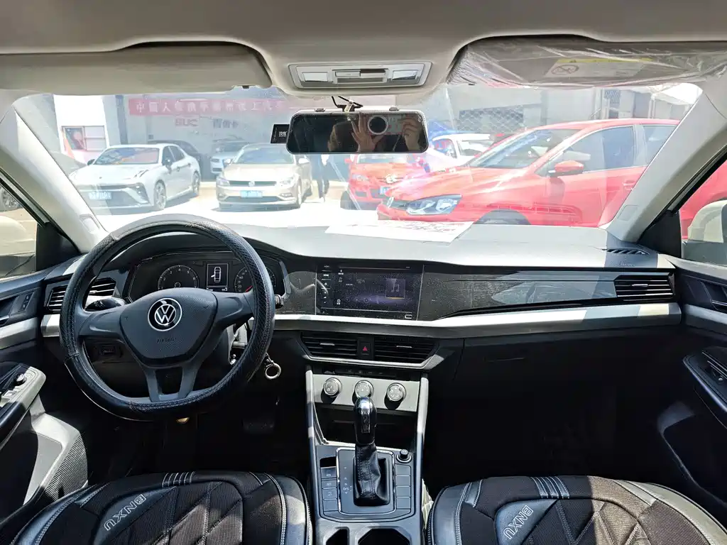 Bora 1.5 L Auto Fashion Connected