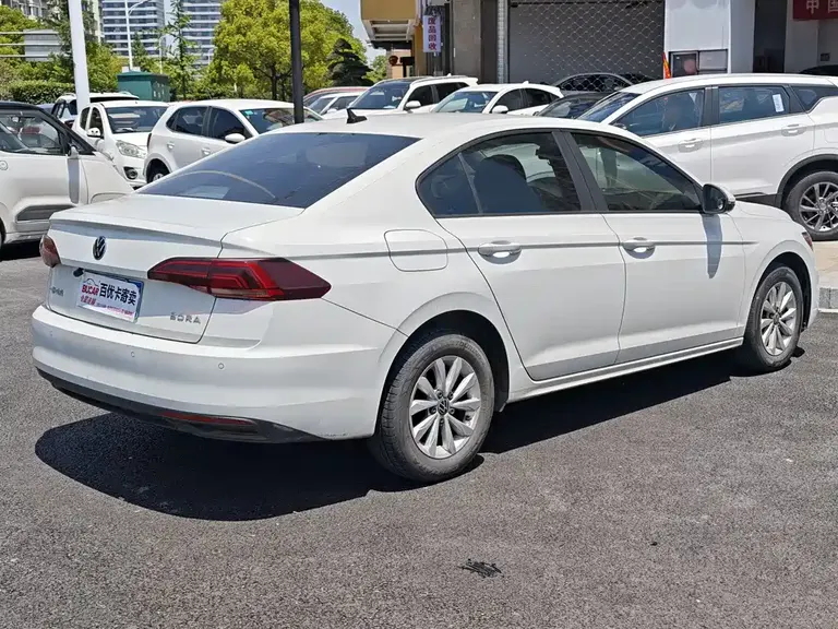 Volkswagen Bora 1.5 L Auto Fashion Connected