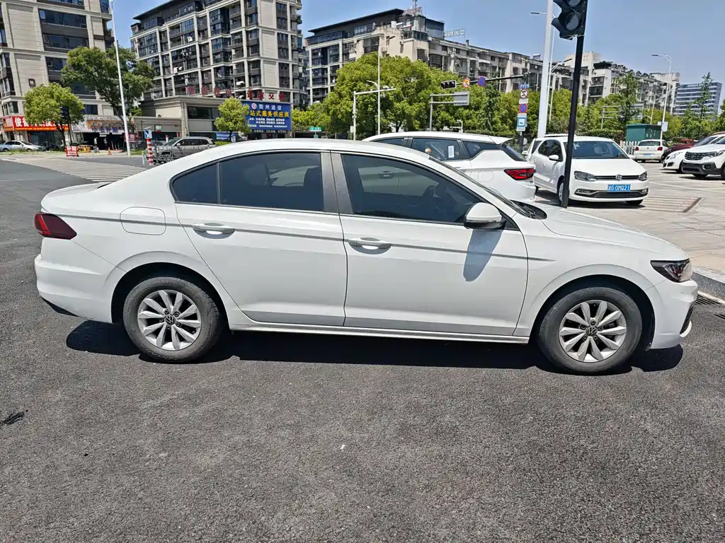 Bora 1.5 L Auto Fashion Connected