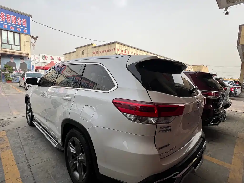 Highlander 2.0 T 4 WD Supreme 7-seat CN-V