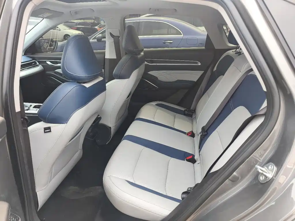 Emgrand 4 th Gen 1.5 L CVT Flagship