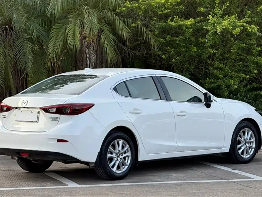 Mazda 3 Axela Sedan 1.5 L Auto Luxury CN-V