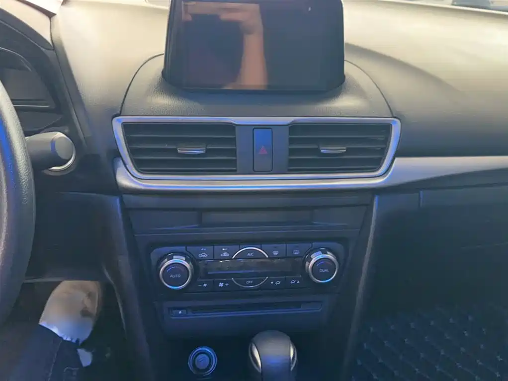 Mazda 3 Axela Sedan 1.5 L Auto Luxury CN-V