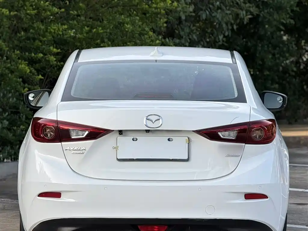 Mazda 3 Axela Sedan 1.5 L Auto Luxury CN-V