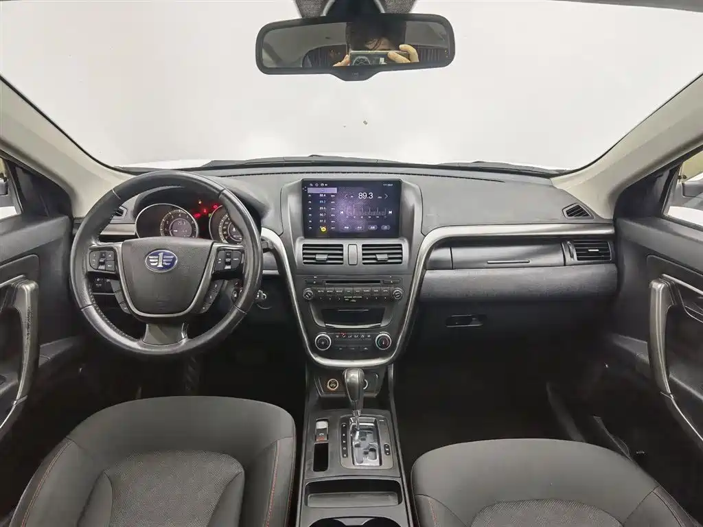 Besturn X80 2.0 L Auto Comfort
