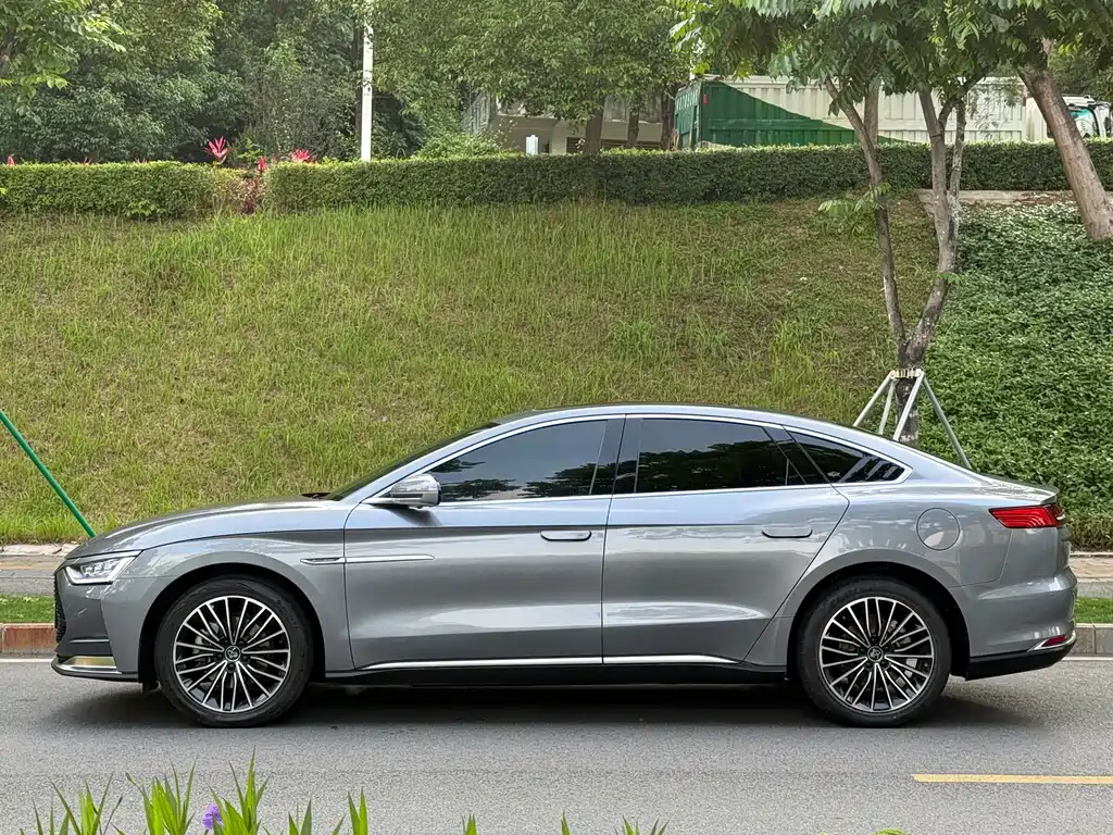 Han DM 4 WD Performance Luxury