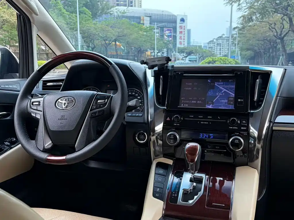 Alphard 3.5 L Luxury