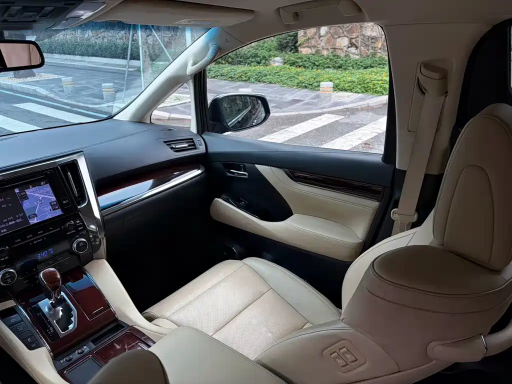 Alphard 3.5 L Luxury