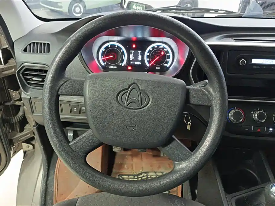 Changan Ruixing M60 1.5 L GDI Comfort Bus 6 7-seat